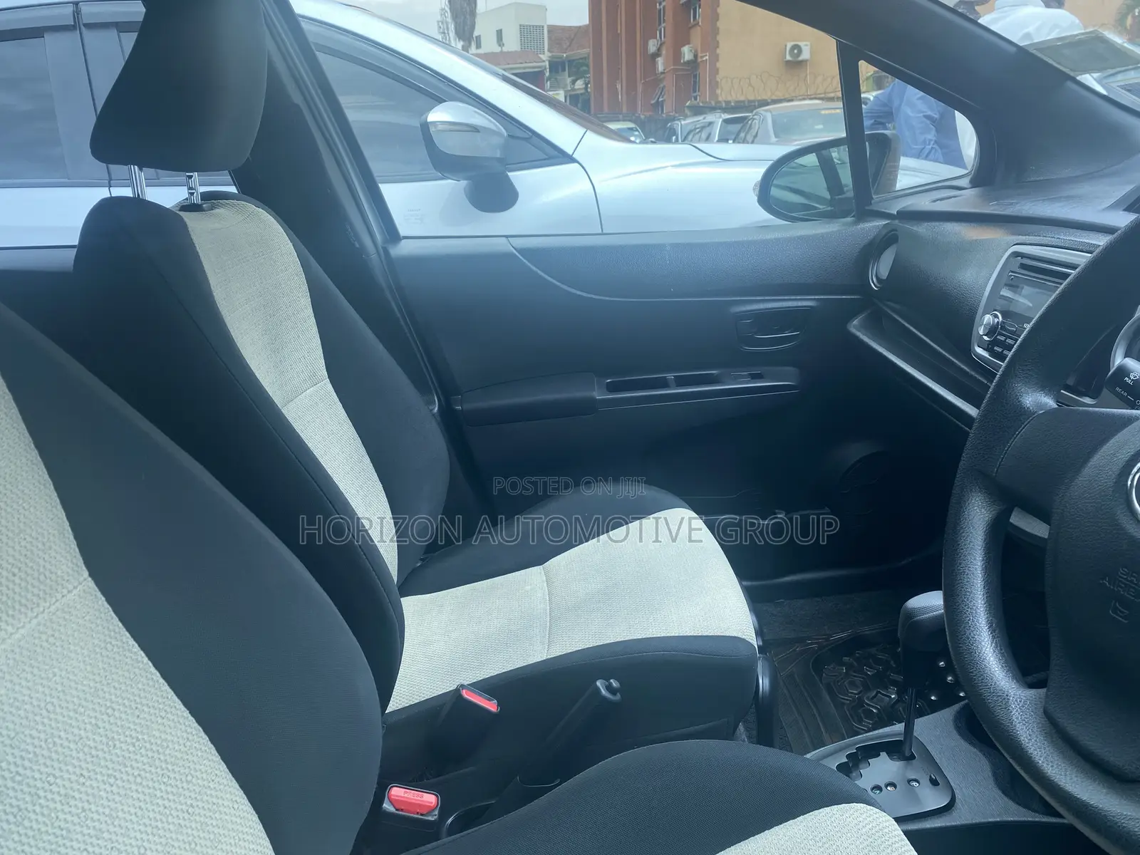 Toyota Vitz 1.0 FWD 3dr 2012 Silver