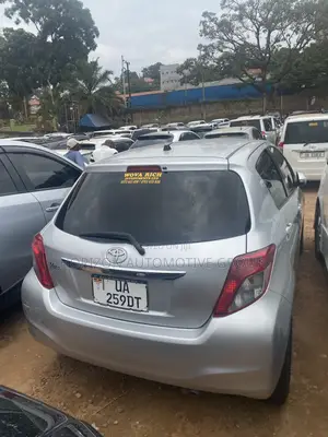 Toyota Vitz 1.0 FWD 3dr 2012 Silver