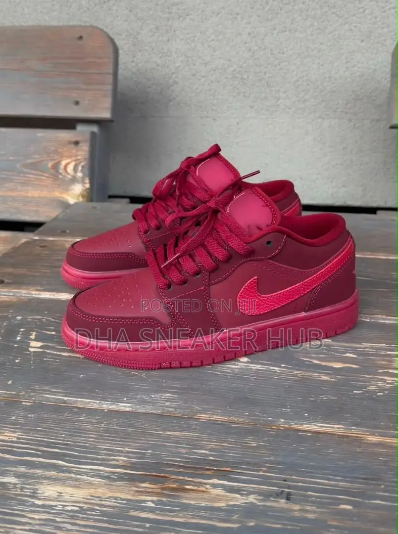 Air Jordan 1 Low Maroon Elegant Sneakers