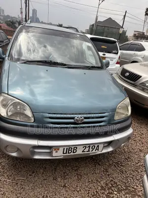 Toyota Raum 2000 Blue