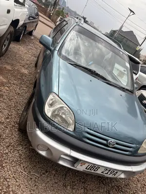 Toyota Raum 2000 Blue