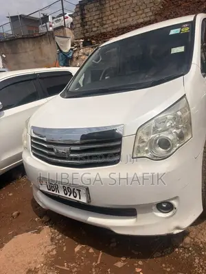 Toyota Noah 2010 Off white