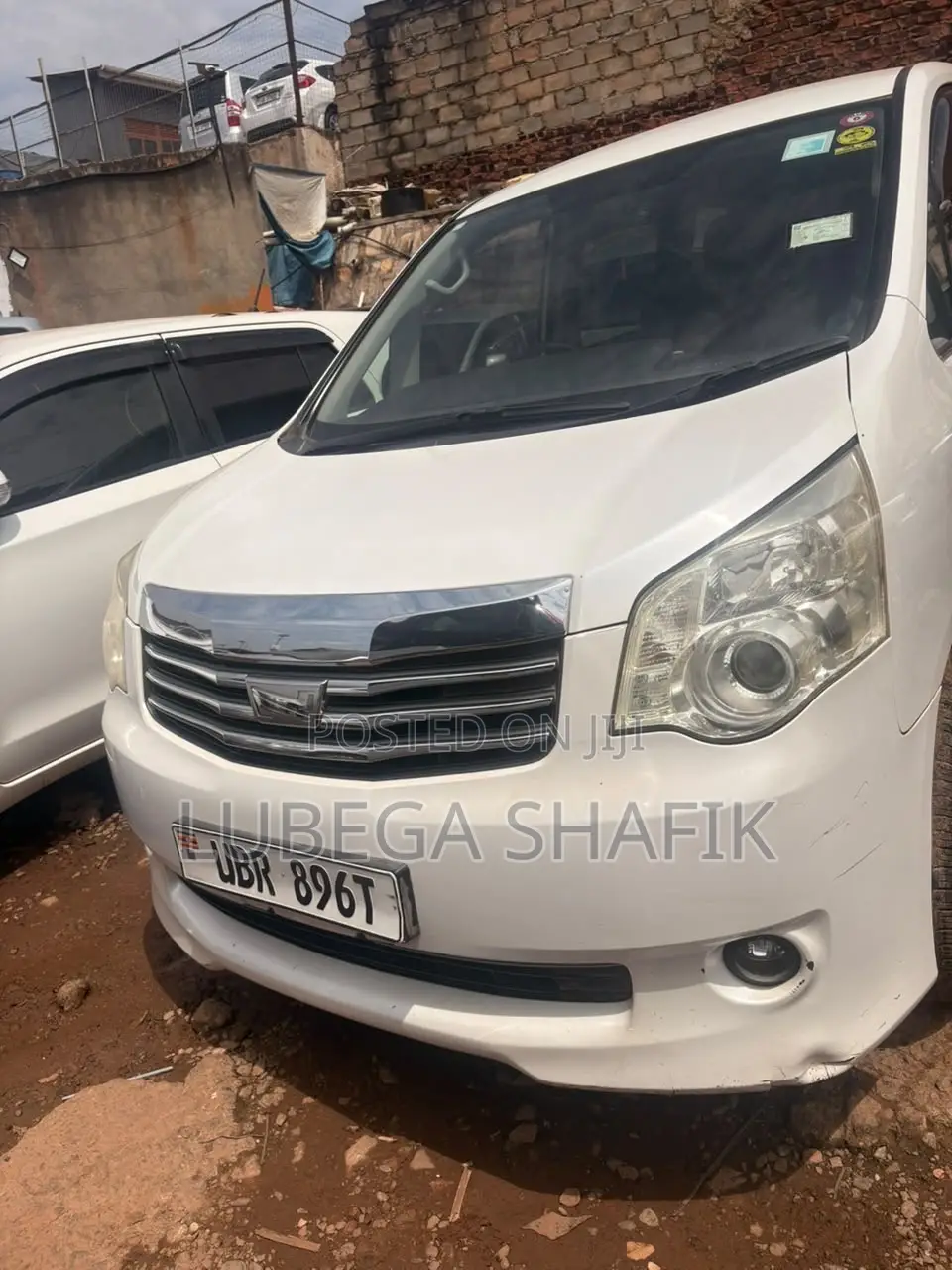 Toyota Noah 2010 Off white