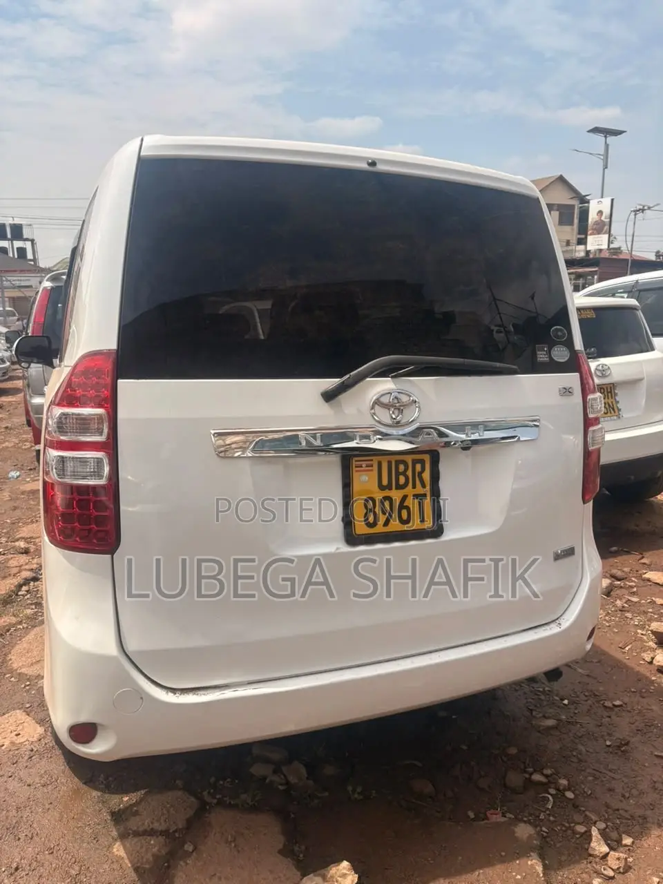 Toyota Noah 2010 Off white