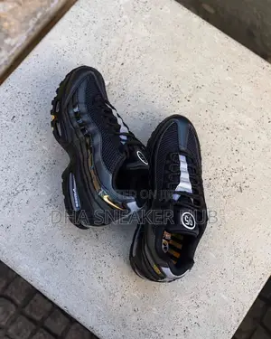 Nike Airmax Black Elegant Sneakers