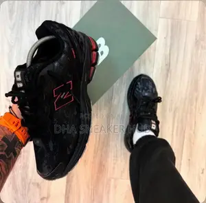 New Balance Black Elegant Sneakers