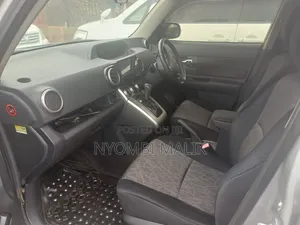 Toyota Corolla Rumion 2010 Silver