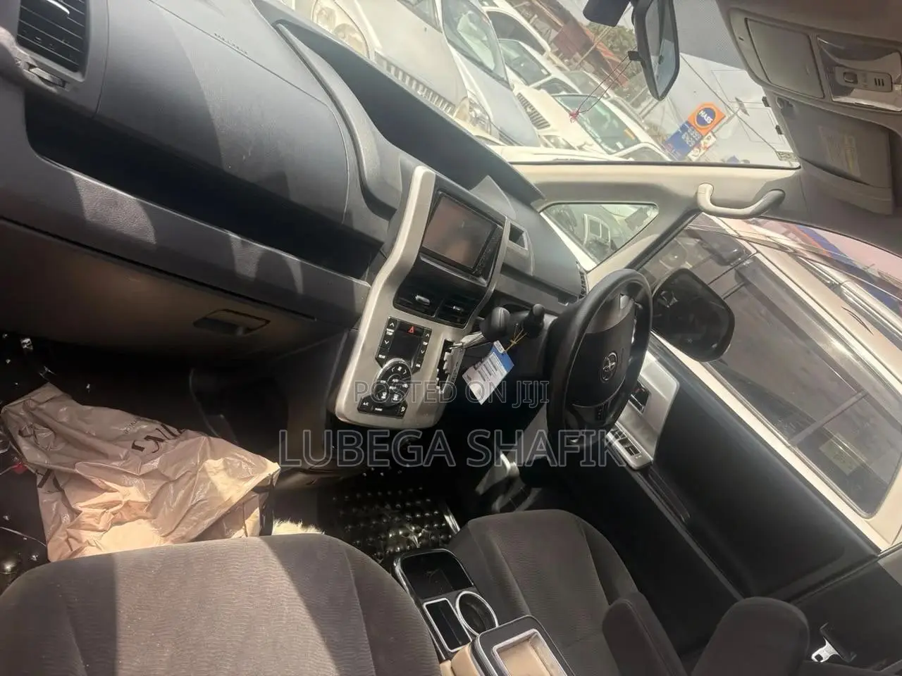 Toyota Noah 2010 Off white