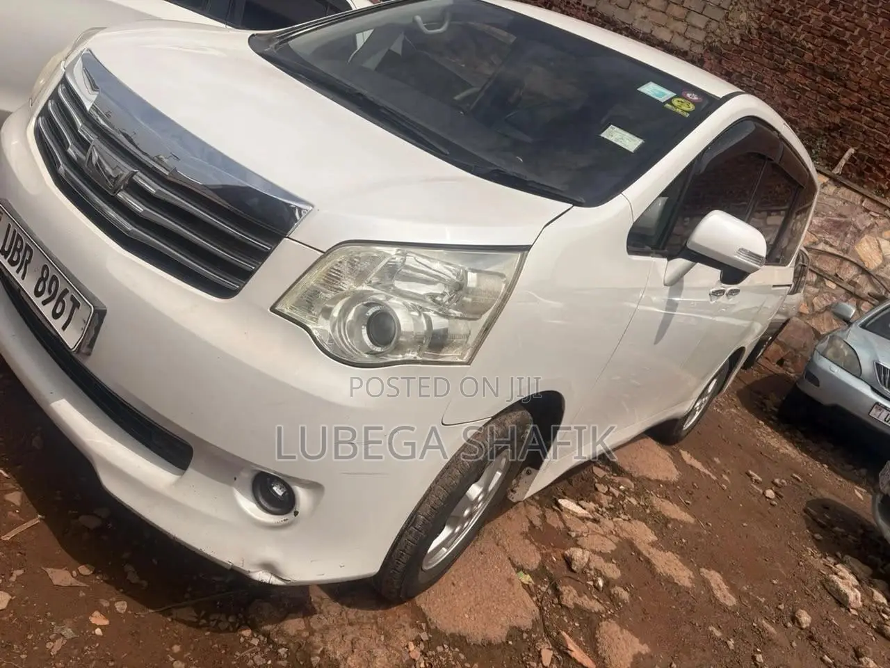 Toyota Noah 2010 Off white
