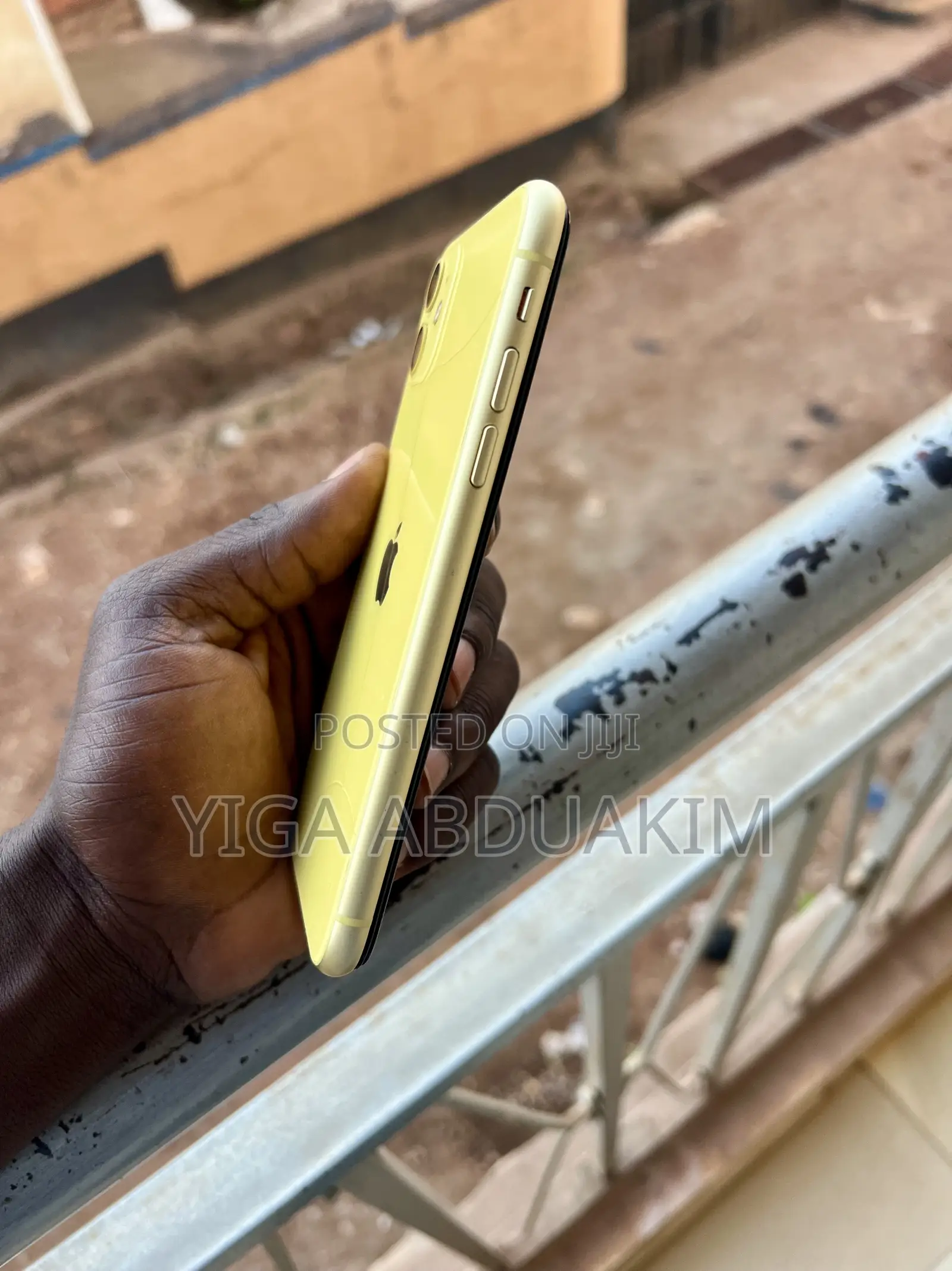 Apple iPhone 11 64 GB Yellow