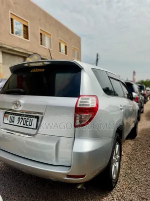Toyota Vanguard 2010 Silver