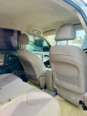 Toyota Vanguard 2010 Silver