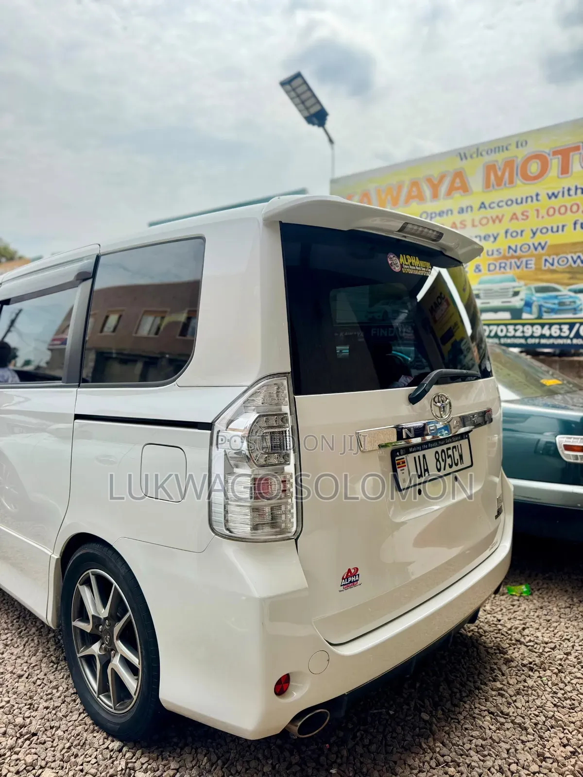 Toyota Noah 2012 White