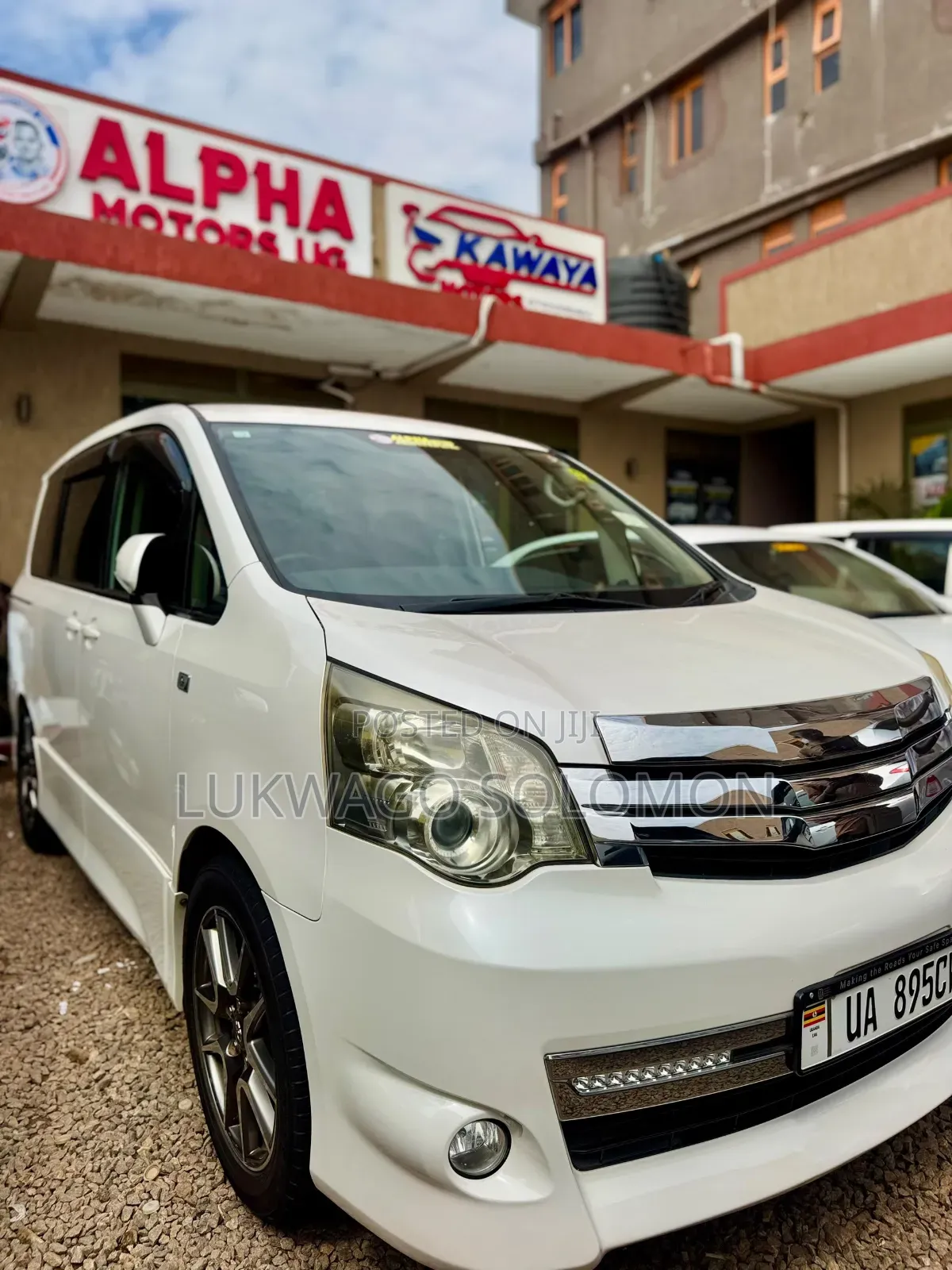 Toyota Noah 2012 White
