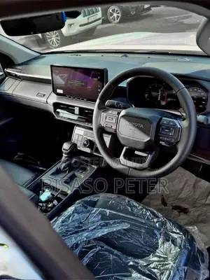 Toyota Hilux 2025 White