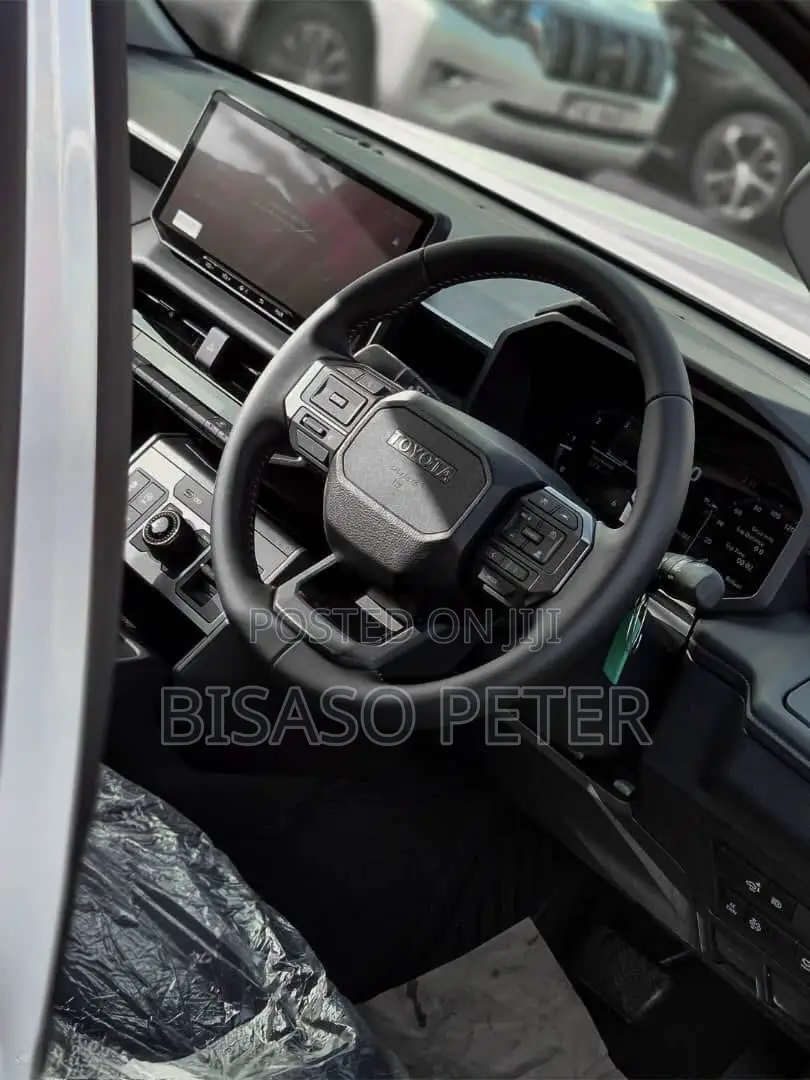 Toyota Hilux 2025 White