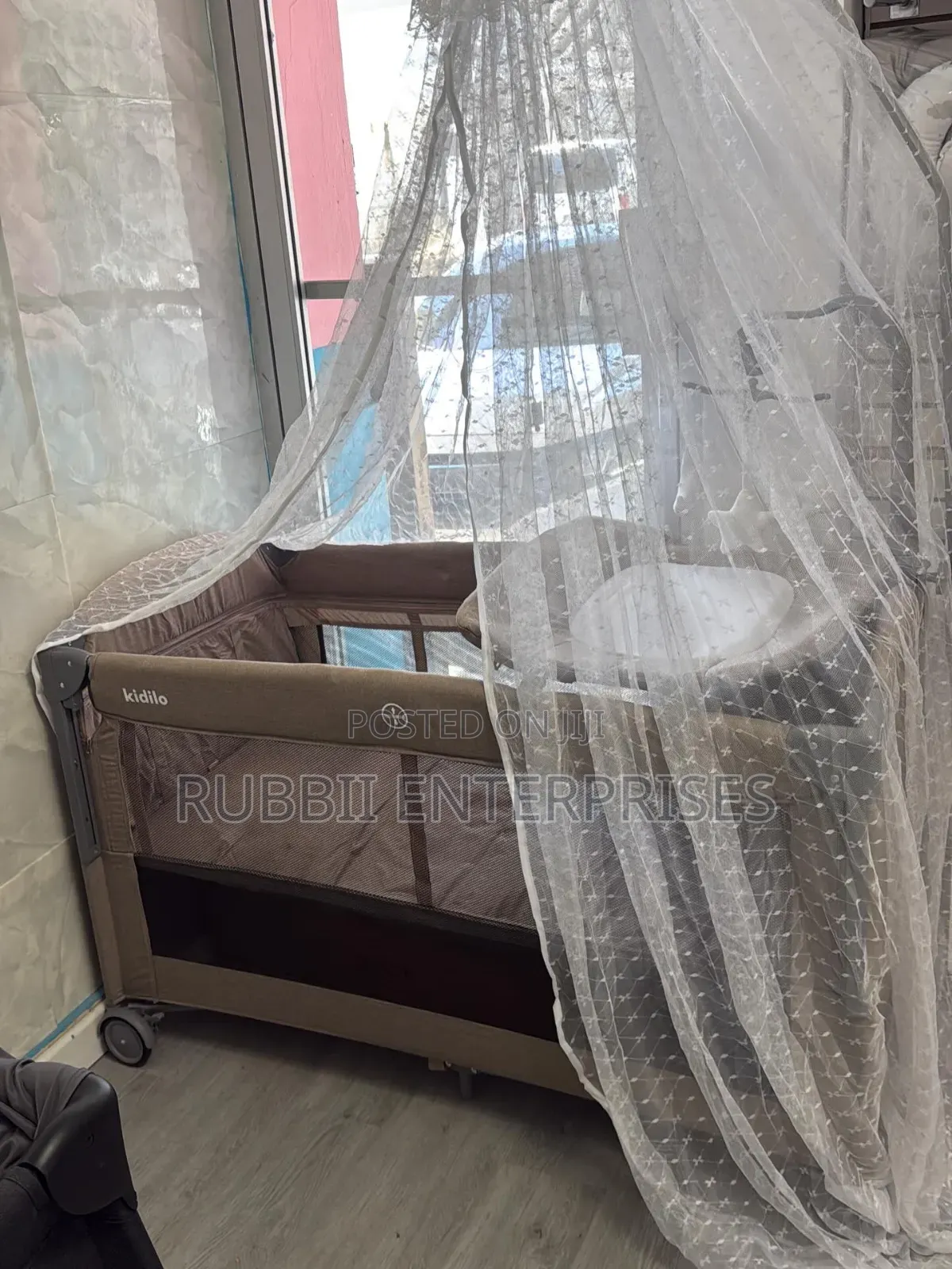 Kidilo Portable Baby Bassinet / Play Pen / Changing Station