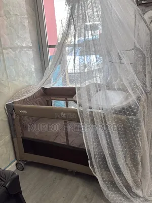 Kidilo Portable Baby Bassinet / Play Pen / Changing Station