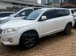Toyota Vanguard 2010 White