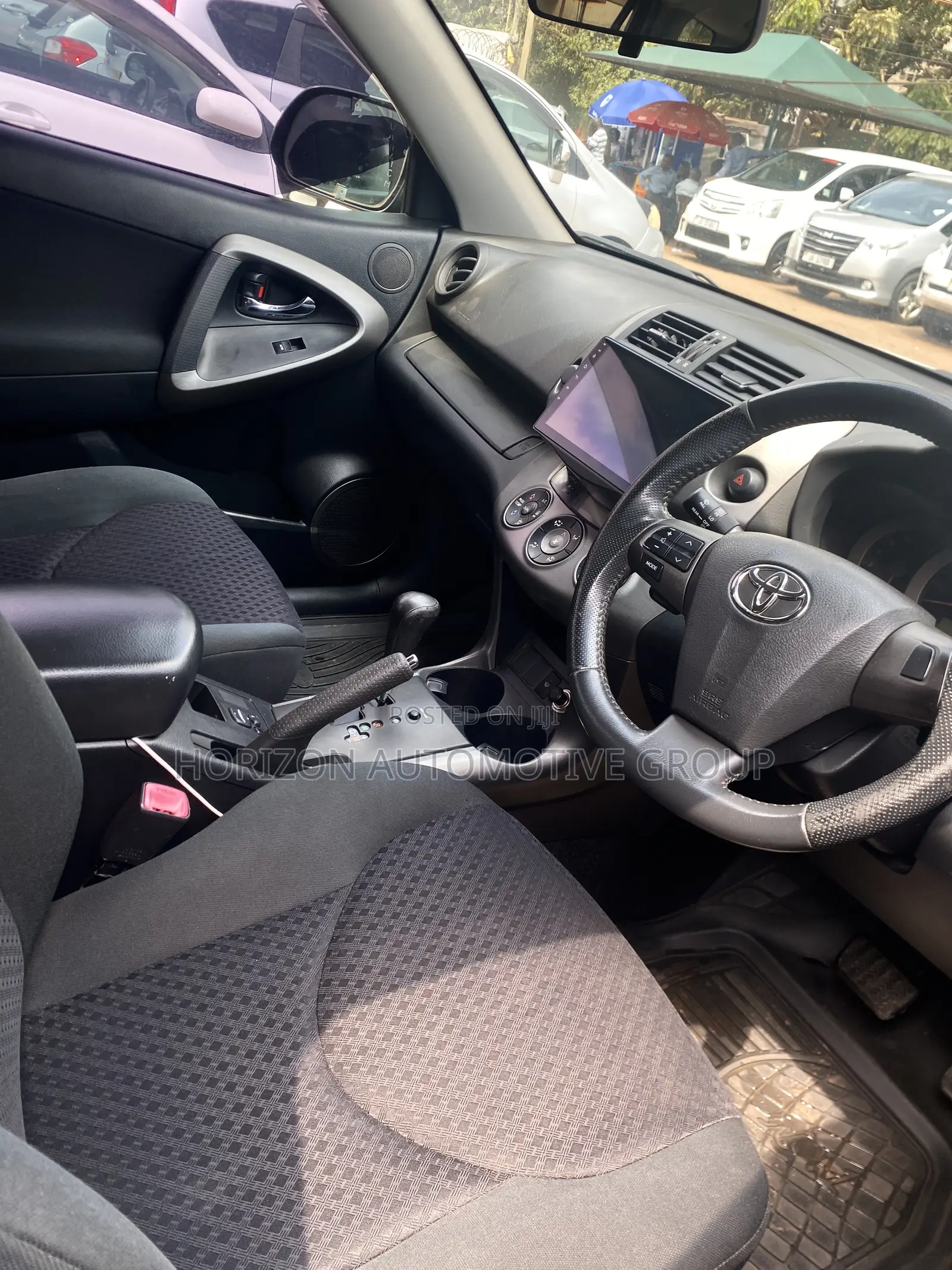 Toyota Vanguard 2010 White