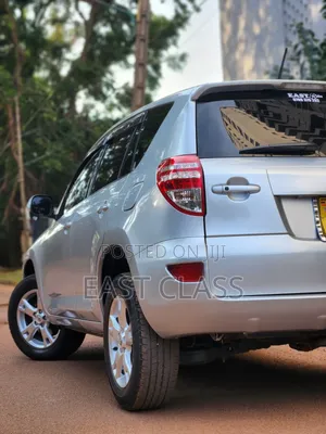 Toyota RAV4 2010 Silver