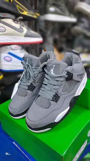 Nike Air Jordan 4 Retro