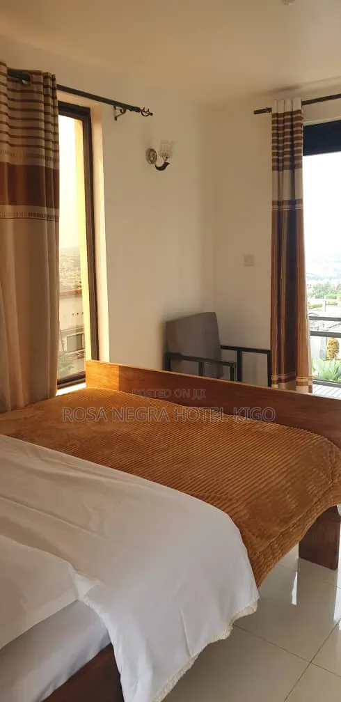 Rosa Negra Hotel : Affordable Hotel in Kigo Over Looking Lake Victoria