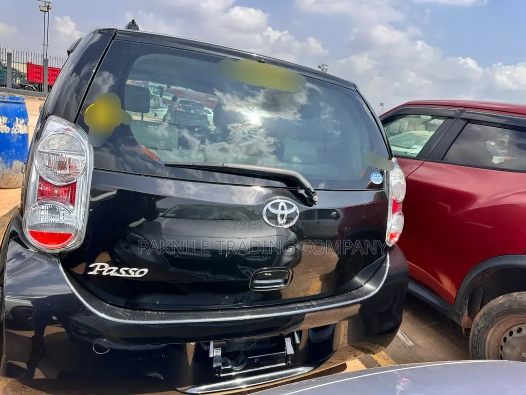 Toyota Passo 1.0 AWD 2013 Black
