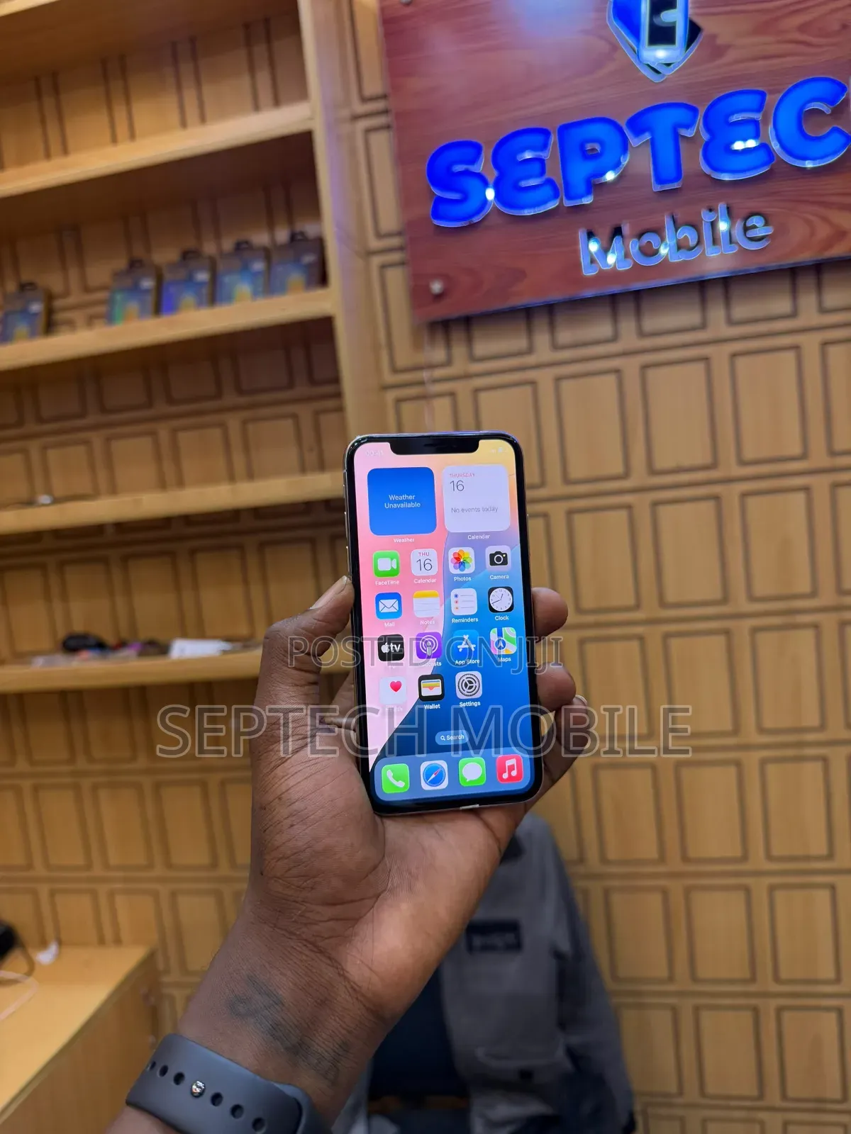 New Apple iPhone XS 64 GB White