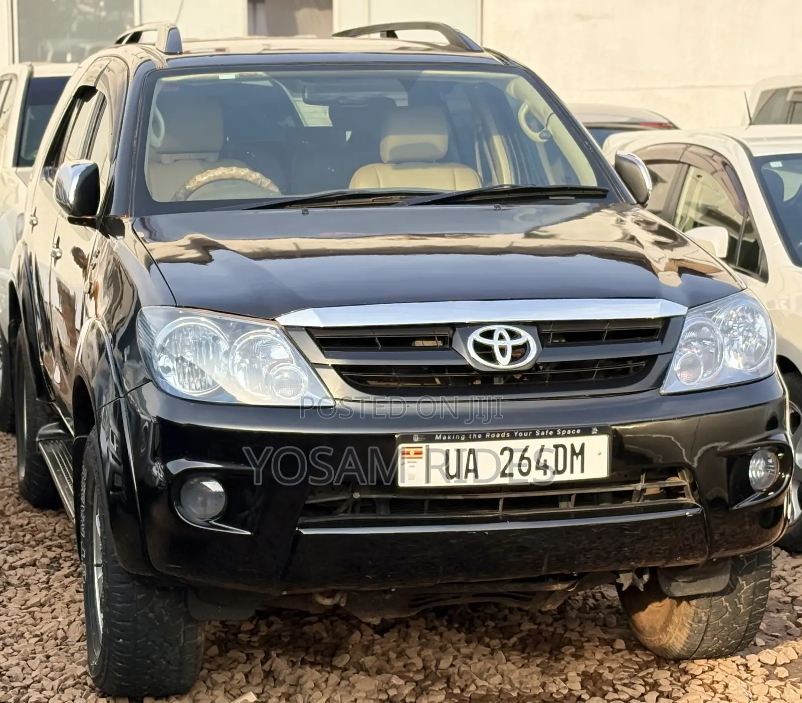 Toyota Fortuner 2.7 AWD 2013 Black