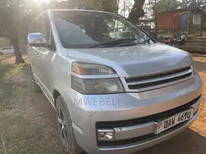 Toyota Noah 2006 Silver
