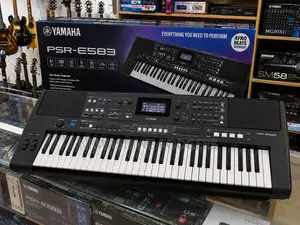 Yamaha PSR E583