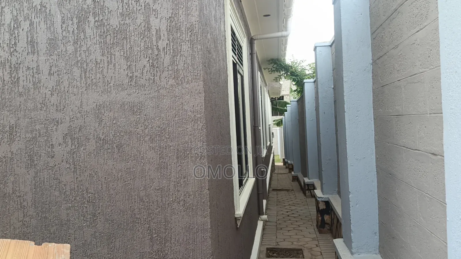 Furnished 5bdrm House in Central Division for sale