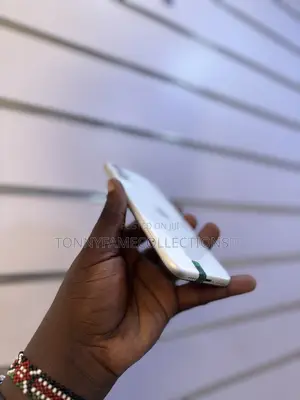 Apple iPhone 11 64 GB White