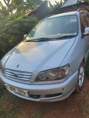 Toyota Ipsum 2000 Silver