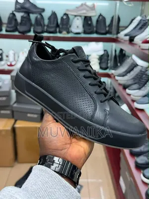 Men's Premium Leather Causal Race-Up Sneaker-Black