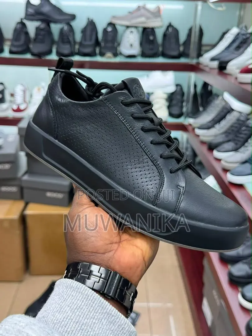 Men's Premium Leather Causal Race-Up Sneaker-Black