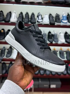 Men's Premium Leather Causal Race-Up Sneaker-Black