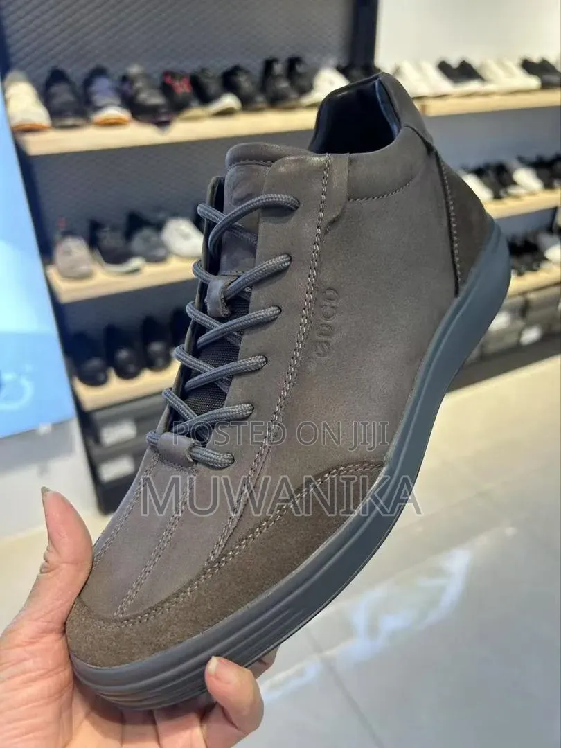 Men's Premium Leather Causal Race-Up Sneaker-Black