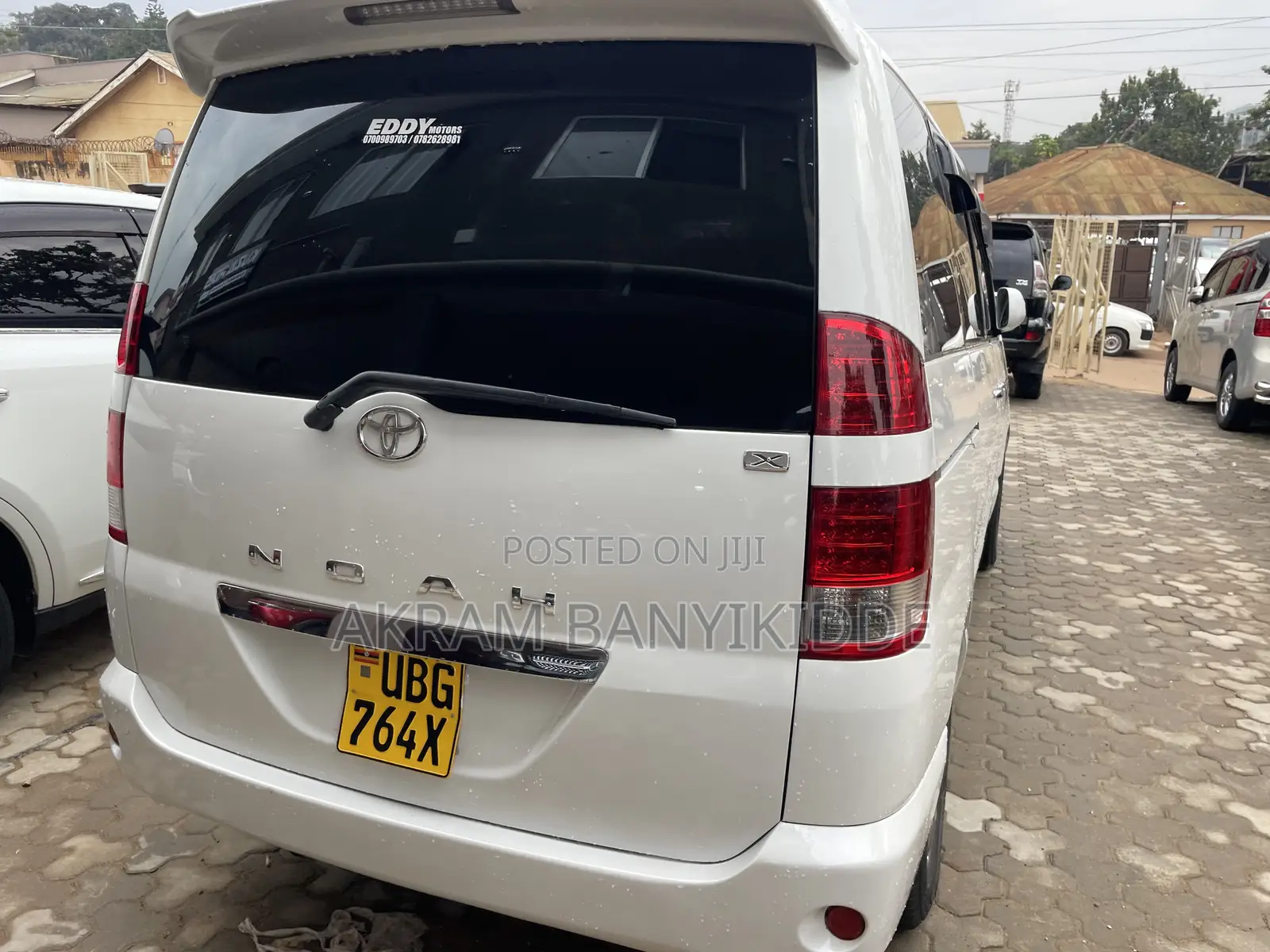 Toyota Noah 2004 White