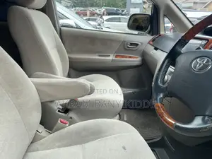 Toyota Noah 2004 White