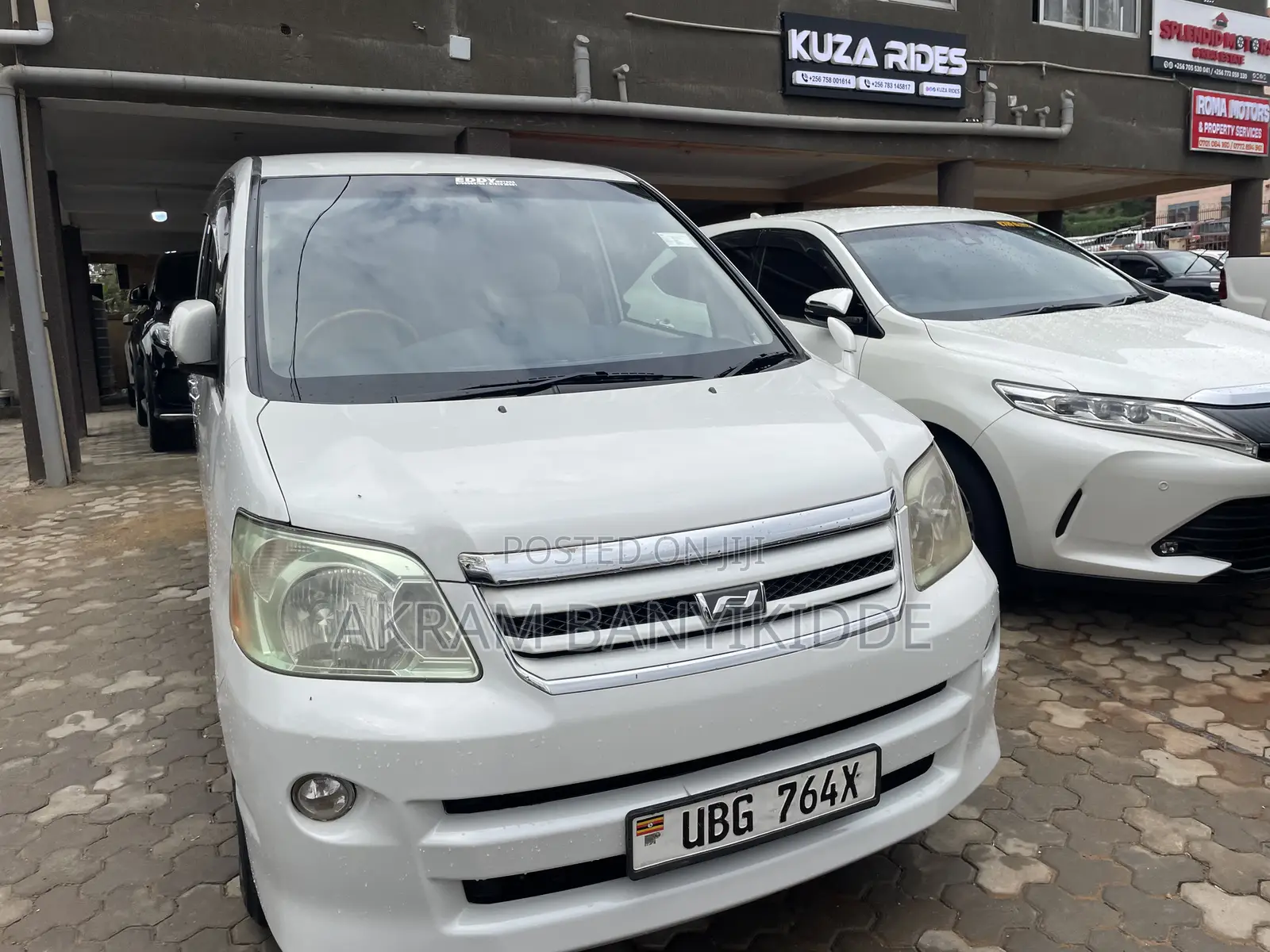 Toyota Noah 2004 White
