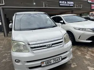 Toyota Noah 2004 White
