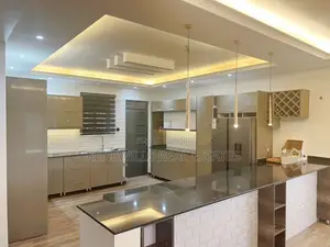 6bdrm Mansion in Renewills Real, Ssabagabo-Makindye for rent