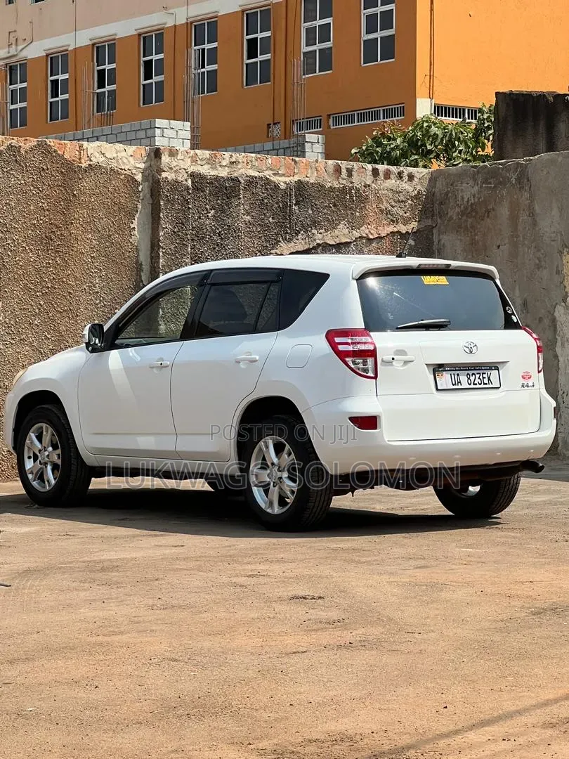Toyota RAV4 2010 White