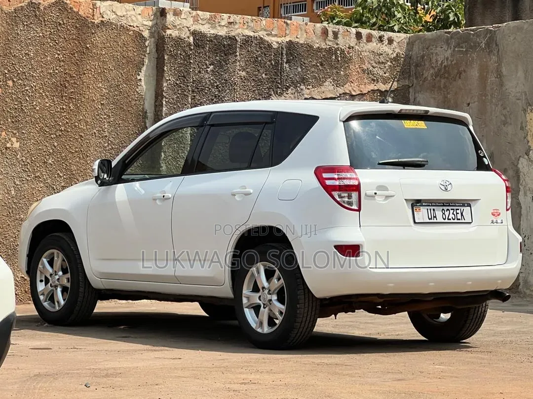 Toyota RAV4 2010 White