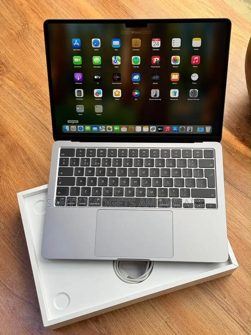 New Laptop Apple MacBook Air 16GB Apple M5 Pro SSHD (Hybrid) 512GB