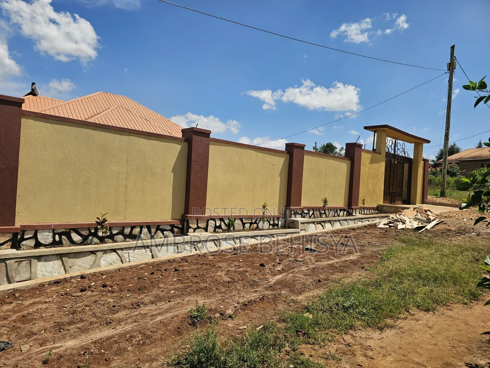 3bdrm Bungalow in Jomayi Estate, Bulenga for sale