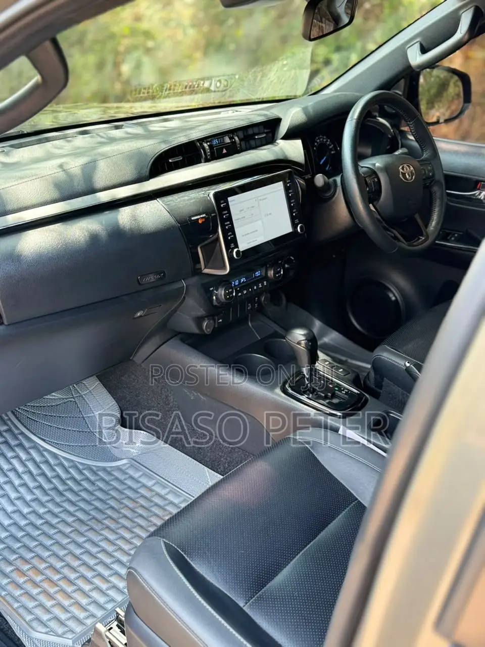 Toyota Hilux 2023 Gray