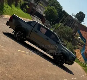 Toyota Hilux 2023 Gray